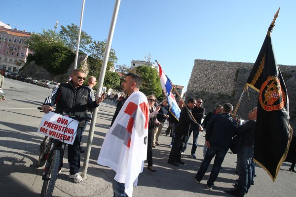 Prosvjed protiv Frljićeve predstave
