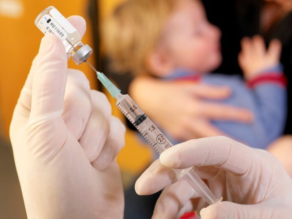 Njemački je parlament izglasao je odluku po kojoj će roditelji-antivakcinisti plaćati 2.500 eura za svako cjepivo koje im dijete - ne primi