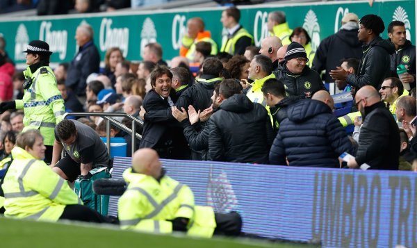 Slavlje Chelsea nakon pobjede protiv Evertona