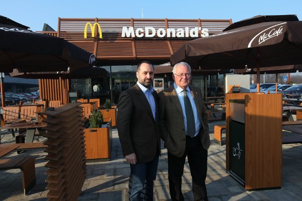 Georg Gavrilović, vlasnik McDonald's restorana u Hrvatskoj, s ocem Đjurom Gavrilovićem