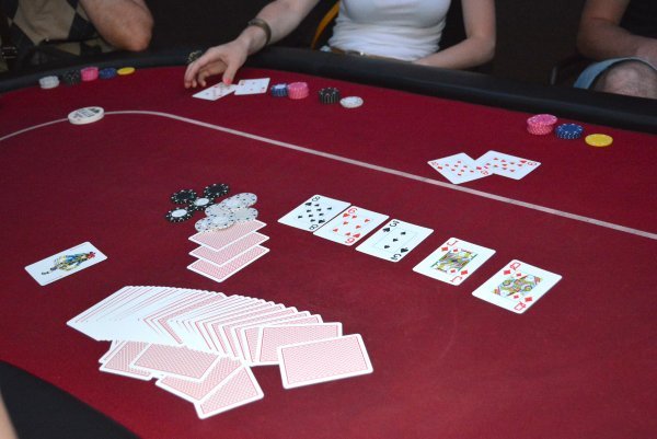 Kartanje pokera neke dovodi u ovisnost