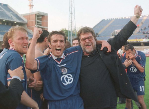 Ardian Kozniku i Zlatko Vitez (lijevo je Robert Prosinečki) snimljeni na proslavi titule s Dinamom 1999.