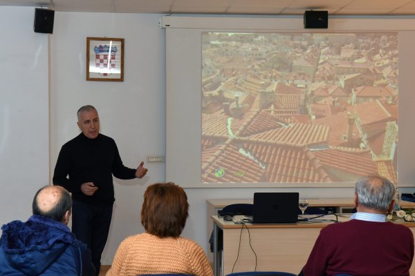 Nenad Maljković na predavanju o štetnosti azbesta u Splitu