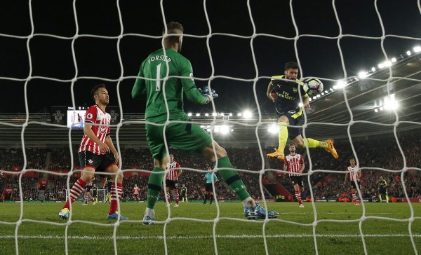 Giroud zabija Southamptonu