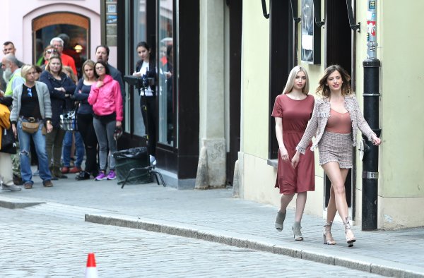 Atraktivne djevojke u Radićevoj ulici (1)