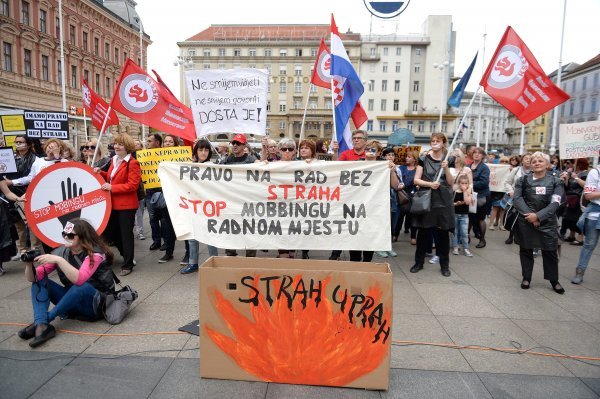 Prosvjednici njih 300-tinjak zatražili su da im se omogući humano radno okruženje.