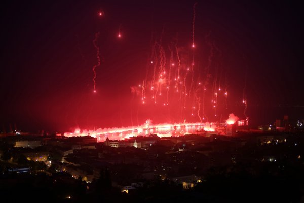 Armada impresivnom bakljadom proslavila rođendan (2)