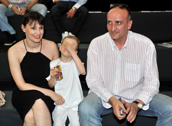 Aleksandra Mindoljević Drakulić sa suprugom i sinom 2010. godine