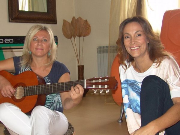 Ivana Banfić uskoro će u svojoj školi podučavati i sviranje gitare