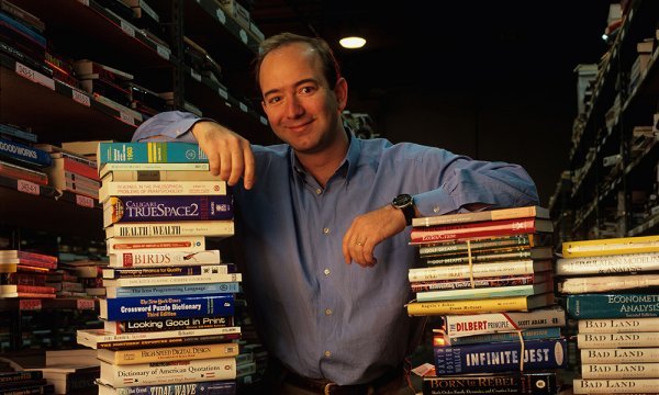 Jeff Bezos, osnivač, vlasnik i predsjednik uprave Amazona, tvrtku je osnovao u svojoj garaži