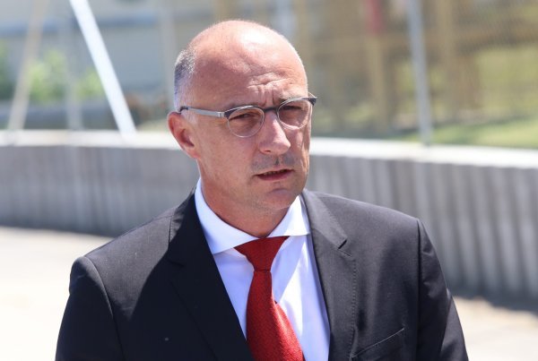 Predsjednik HNS-a Ivan Vrdoljak i gradonačelnik Ivan Vrkić održali su konferenciji za novinare na novoj šetnici uz Dravu u Osijeku (3)