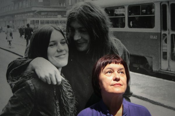 Rođendanski performans Vlaste Delimar u privremenom domu u MSU 2014.