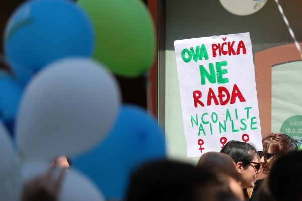 Povorku Hoda za život dočekivali kontraprosvjednici
