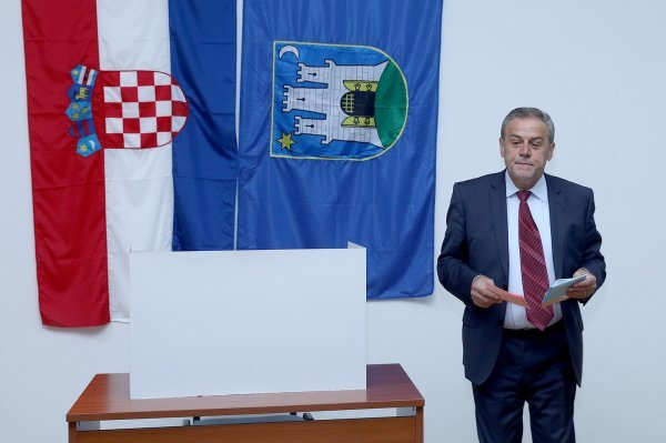 Milan Bandić glasovao odmah po otvaranju birališta