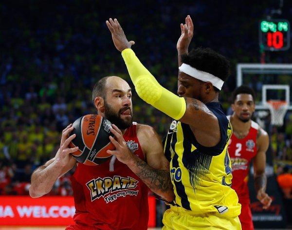 Fenerbahče (Bobby Dixon) - Olympiacos (Vassilis Spanoulis)