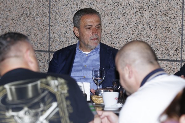 Milan Bandić je veći dio večeri proveo u kafiću kod NSK