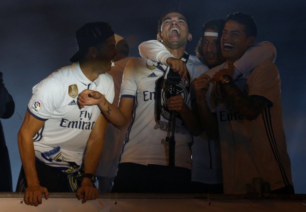 Cristiano Ronaldo, Pepe, Fabio Coentrao i James na proslavi naslova