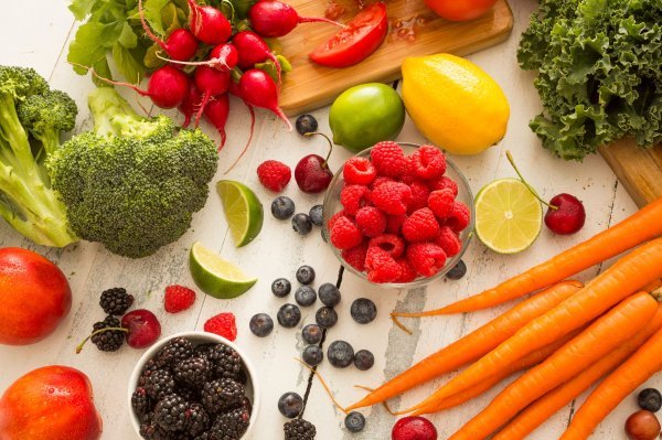 Važno je u svakodnevnu prehranu uključiti voće i povrće  