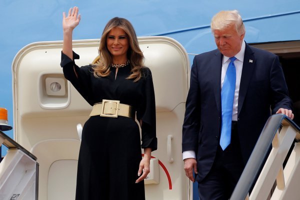 Melania Trump u crnom kombinezonu dizajnerice Stelle McCartney