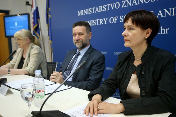 Predsjednica PSP-a Dijana Vican, ministar znanosti Pavo Barišić i novoimenovana voditeljica ERS-a Jasminka Buljan Culej