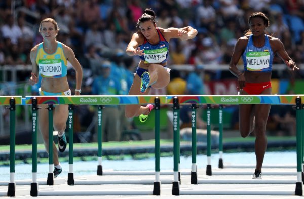 Andrea Ivančević (2)