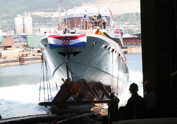 Porinuće ratnog broda