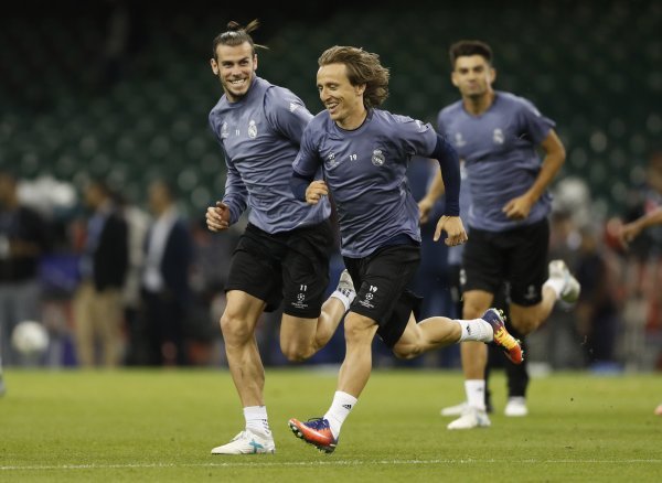 Luka Modrić na treningu u Cardiffu (5)