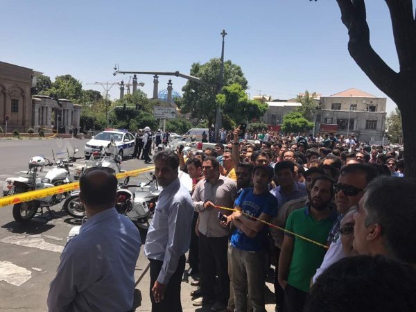 Napad na iranski parlament i Homeinijev mauzolej