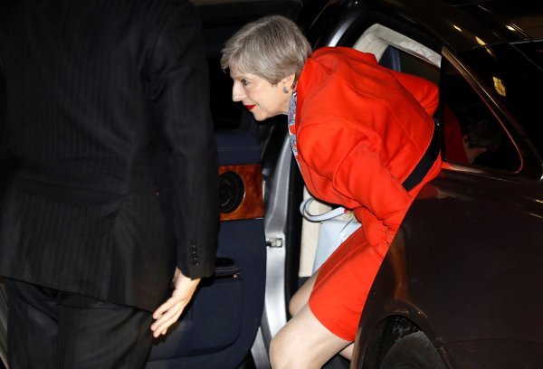 Britanska premijerka Theresa May stiže u izborni stožer konzervativne strankeru konzervativne stranke