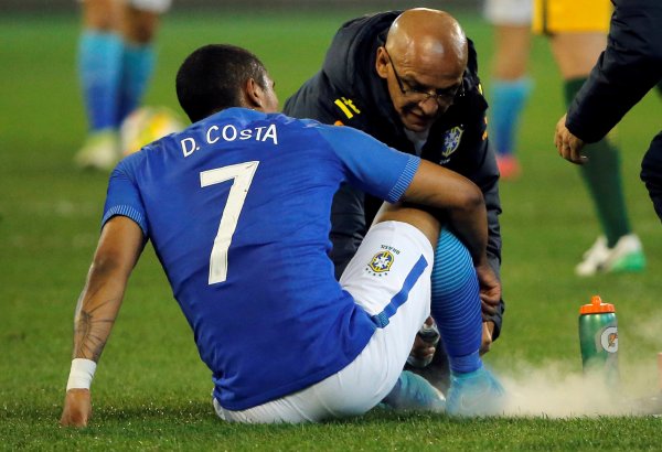 Douglas Costa u dresu Brazila (4)