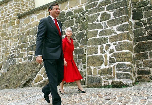 Povijesni susret nekadašnjeg slovenskog premijera Boruta Pahora i tadašnje hrvatske premijerke Jadranke Kosor u dvorcu Trakošćan u ljeto 2009. Nedugo nakon tog susreta potpisan je Sporazum o arbitraži