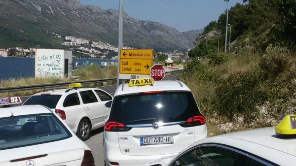 kolegama su se pridružili i taksisti iz Dubrovnika