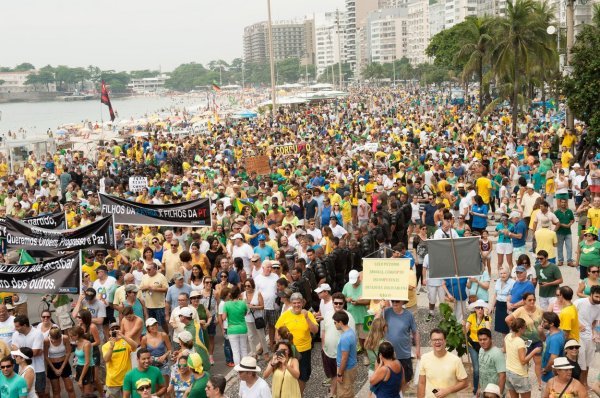 Prosvjed na poznatoj plaži Copacabana