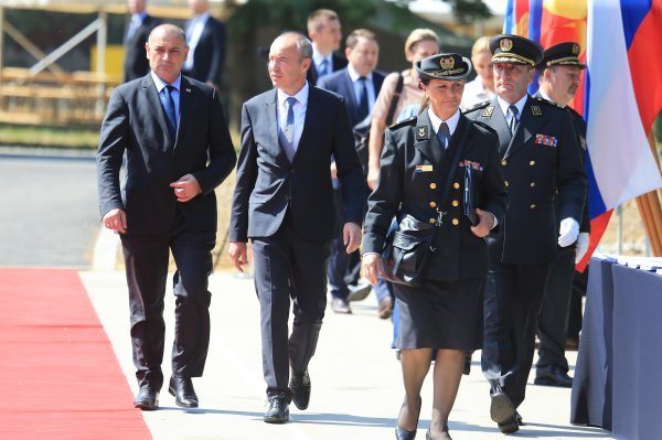 Predsjednica Grabar-Kitarović prisustvovala svečanoj promociji polaznika vojnih škola