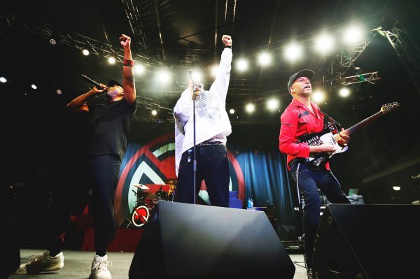 Prophets of Rage (01)