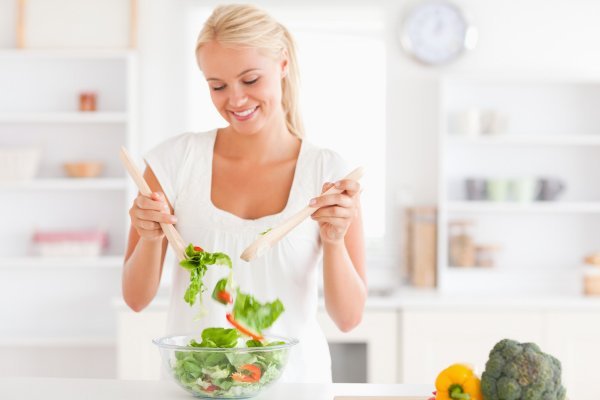 Većom konzumacijom salate uz glavne obroke pojačava se sitost te se smanjuje ukupan broj kalorija unesenih tijekom obroka.