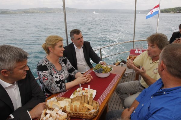 Predsjednica Kolinda Grabat Kitarović s ribarima u Savudrijskoj vali 