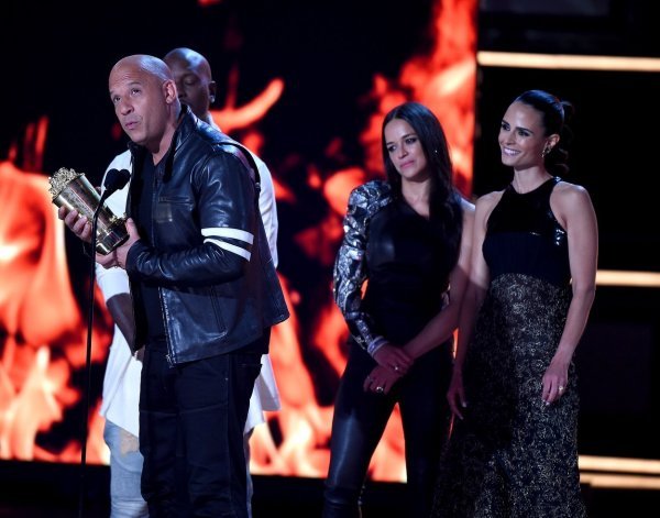 Rodriquez (iza Vina Diesela) na nedavnoj dodjeli nagrade MTV-a za novi nastavak 'Brzih i žestokih'. Pored nje je kolegica Jordana Brewster