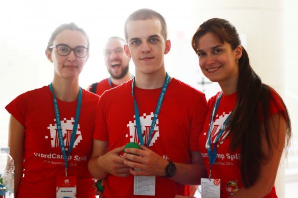 Volonteri pomažu u moderaciji WordCampa Zagreb