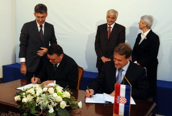 Prva sjednica Vlada RH i BiH održana je u Splitu 2010.