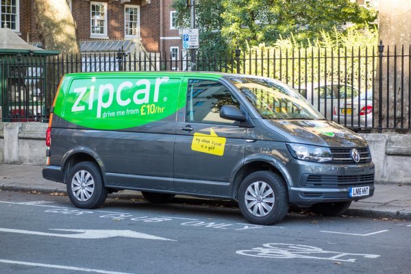 Zipcar je jedna od prvih tvrtki za dijeljenje vozila, osnovana je u Bostonu 2000. godine i brzo se proširila