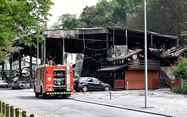 Očevid na zgarištu sportske dvorane Jelenovac dan nakon požara