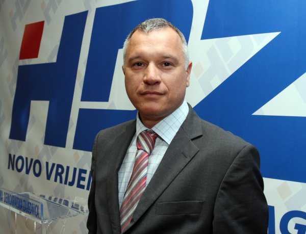 Burić je na lokalnim izborima 2013. bio kandidat HDZ-a za gradonačelnika