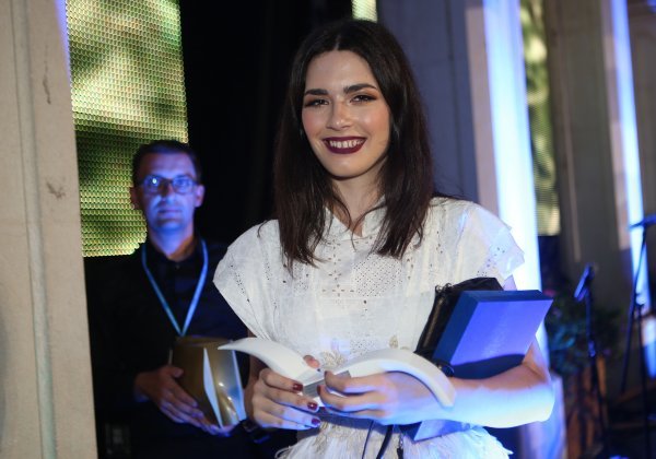 Na finalnoj večeri 57. festivala zabavne glazbe Split 2017. osvojila je čak tri nagrade