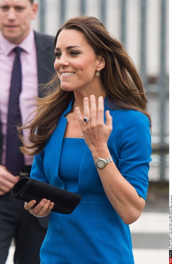 Za treću godišnjicu braka Kate Middleton je dobila skupocjeni Cartierov sat koji na sebi ima i kamen od safira kako bi joj pristajao uz zaručnički prsten