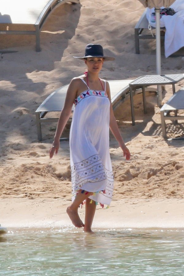 Jessica Alba odmara na Havajima