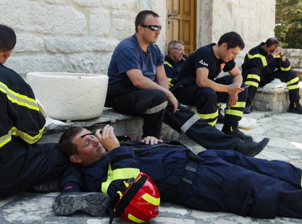 Vatrogasci se odmaraju