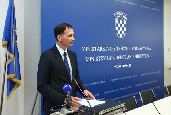 Nagrađeni učenici kod ministrice znanosti Blaženke Divjak