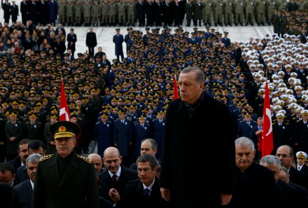 Erdogan na vojnoj ceremoniji povodom obljetnice smrti Ataturka  