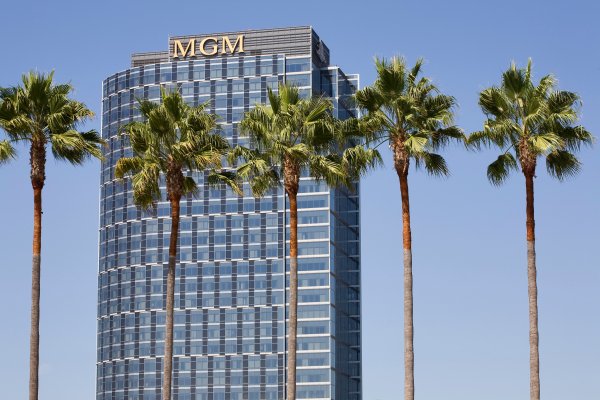 Sjedište Houlihan Lokeyja u bivšoj zgradi MGM-a Los Angelesu